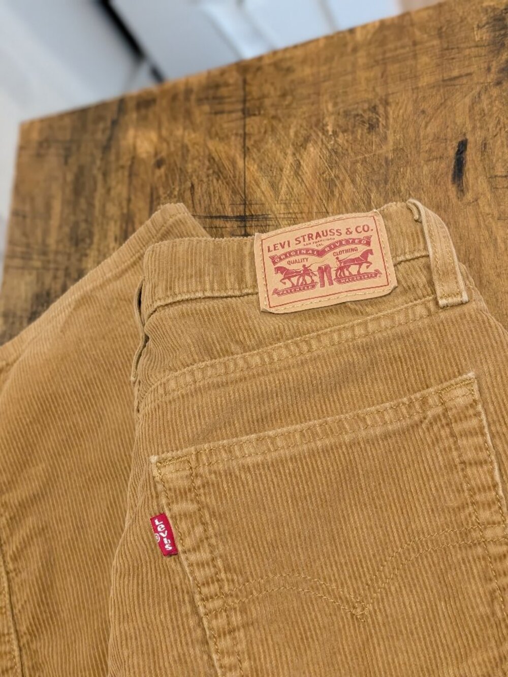 women's Levi's - Picture 2 of 4